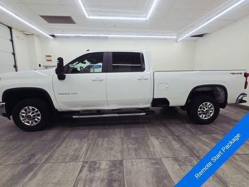 Used 2025 Chevrolet Silverado 2500 LT w/ Convenience Package AWD/4WD image 2