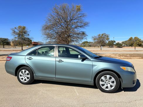 Used 2010 Toyota Camry LE image 47