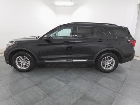 Used 2025 Ford Explorer Active image 2