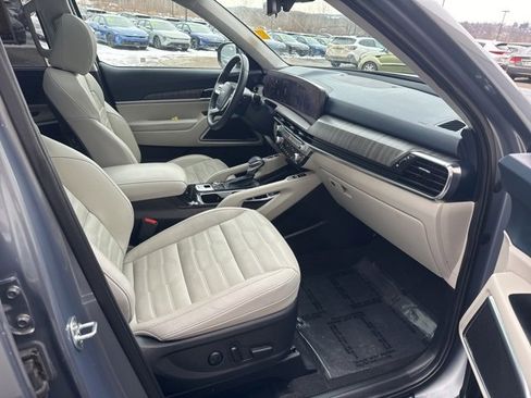 Certified 2024 Kia Telluride SX Prestige w/ Towing Package image 19