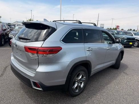 Used 2018 Toyota Highlander Limited Platinum AWD/4WD image 2