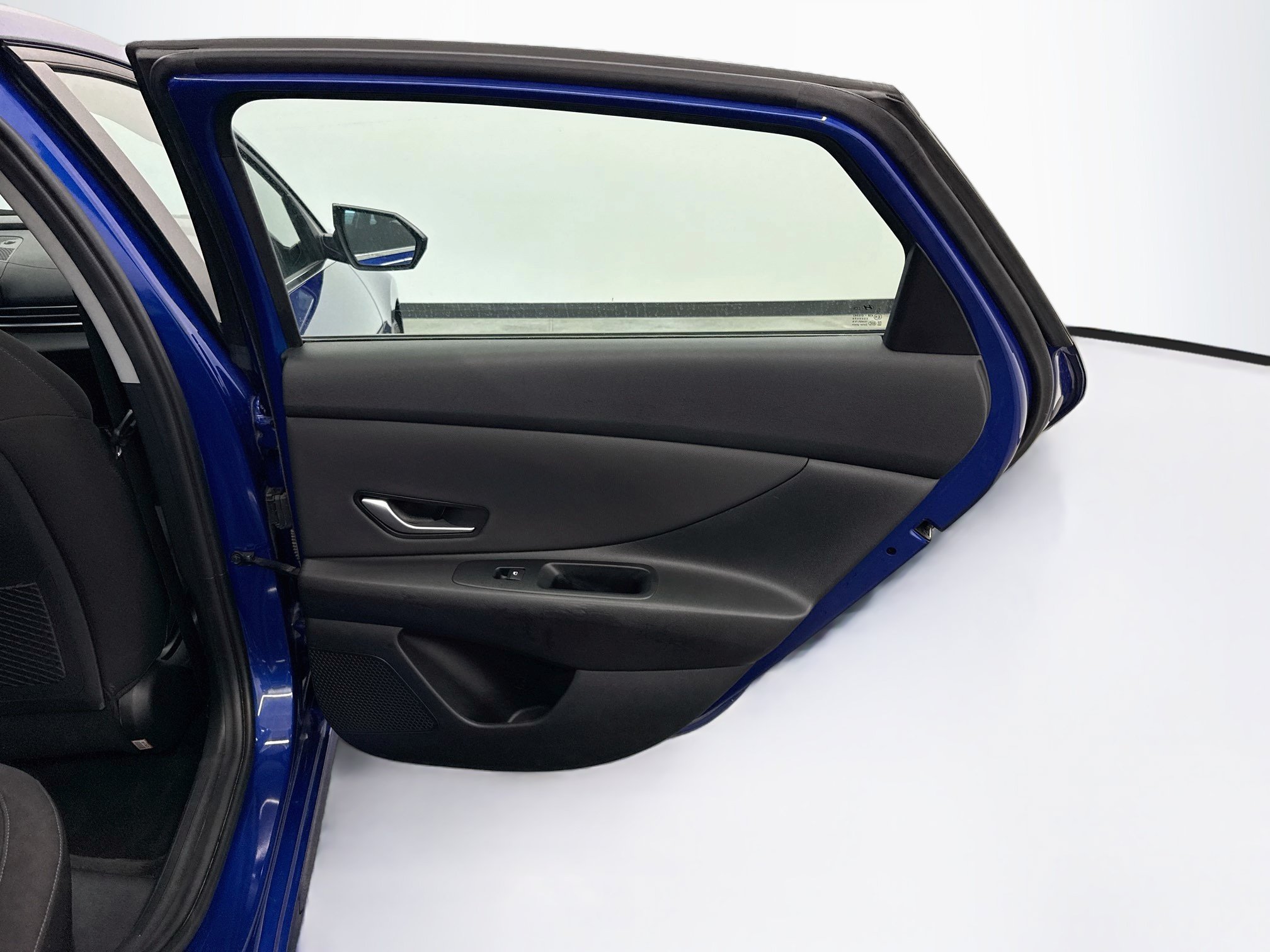 Used 2025 Hyundai Elantra SEL FWD image 30