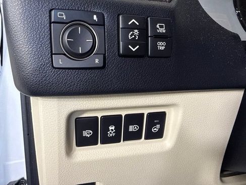 Used 2022 Lexus GX 460 Luxury w/ Sport Design Package AWD/4WD image 33