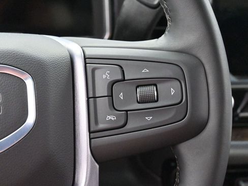 Used 2025 GMC Sierra 1500 Elevation image 18