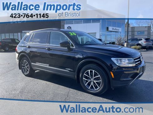 Used 2020 Volkswagen Tiguan SE image 1