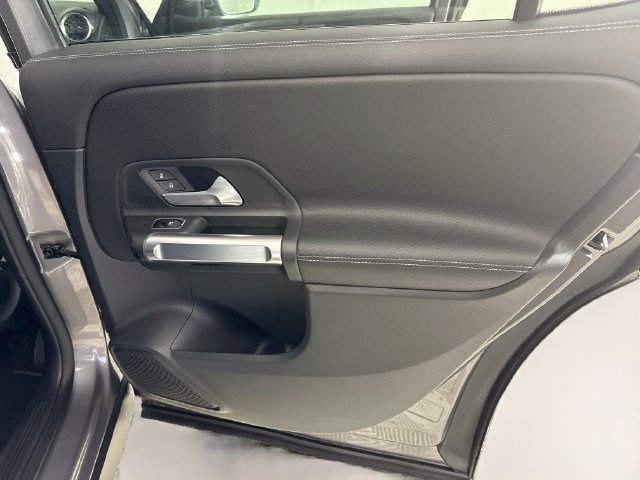 Used 2022 Mercedes-Benz GLB 250 w/ Premium Package Lite image 27