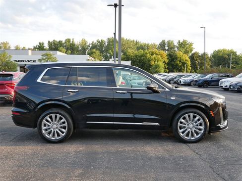 Used 2022 Cadillac XT6 Premium Luxury image 6