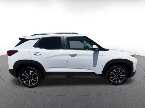 Used 2025 Chevrolet TrailBlazer LT FWD image 16