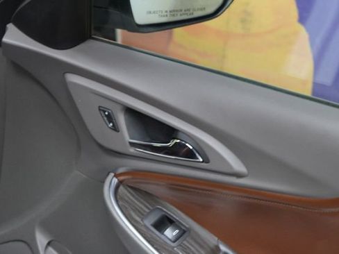 Used 2018 Chevrolet Malibu Premier w/ Premier True North Edition FWD image 11