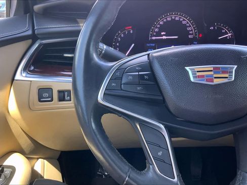 Used 2017 Cadillac XT5 Luxury image 23