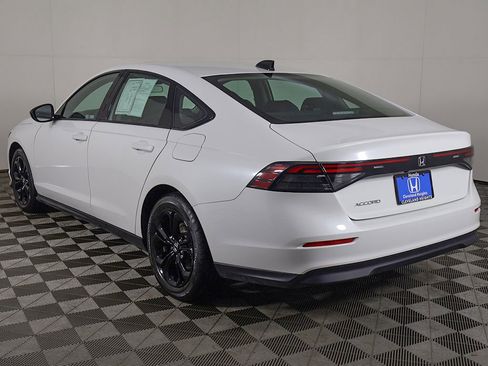 Certified 2025 Honda Accord SE image 9