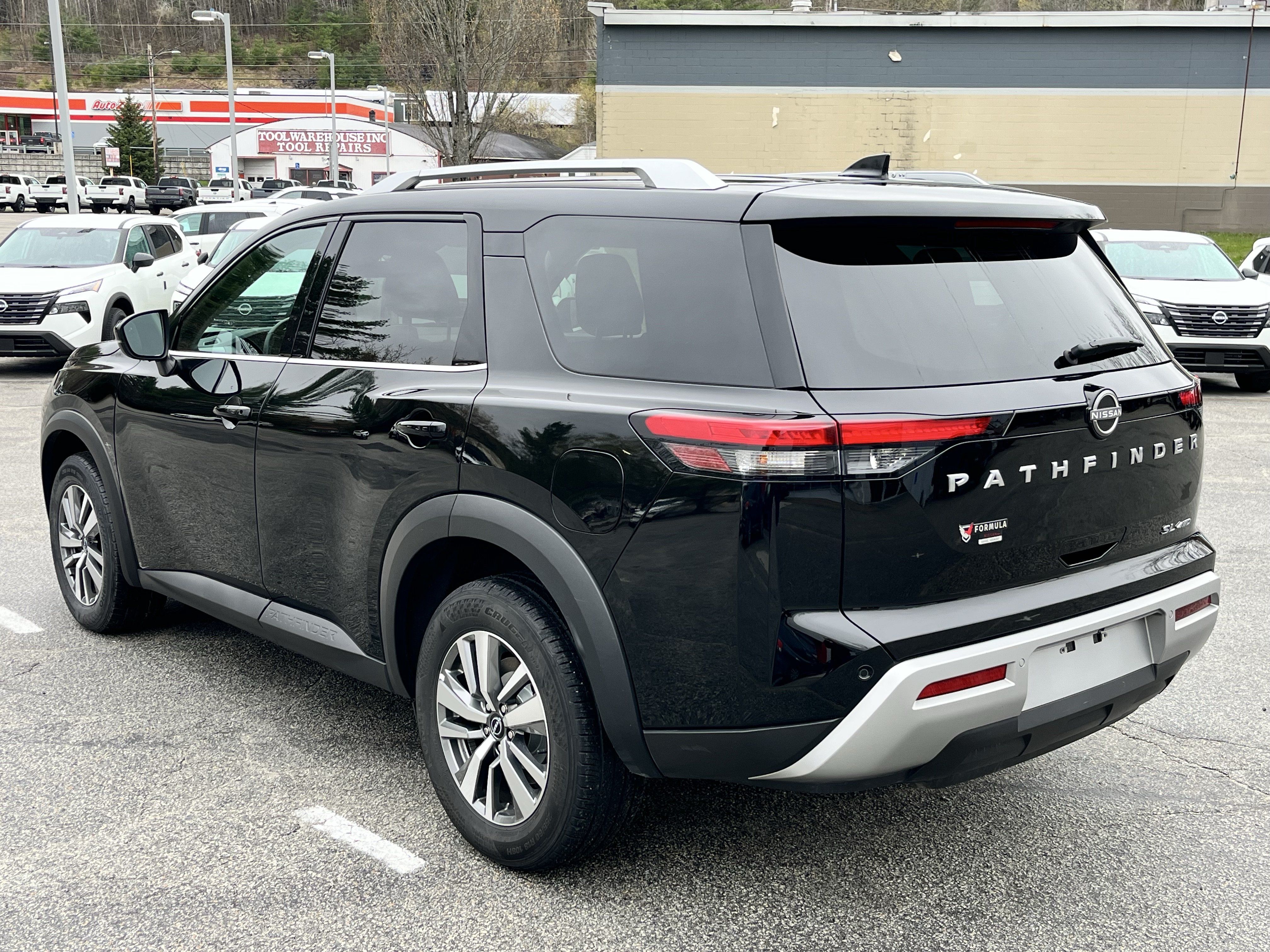 Used 2025 Nissan Pathfinder SL AWD/4WD image 5