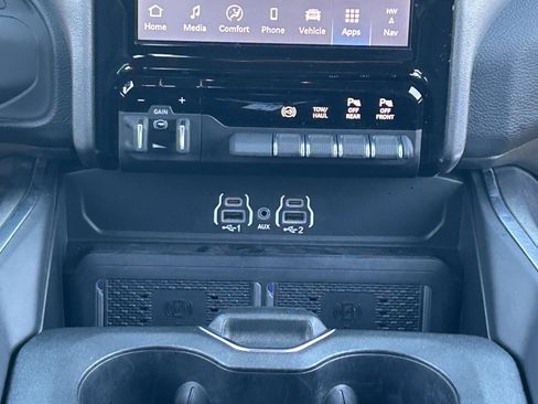 Used 2025 RAM 2500 Laramie AWD/4WD image 22