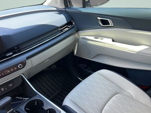 New 2026 Kia Carnival EX FWD image 16