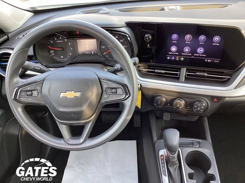 Used 2024 Chevrolet Trax LS w/ LS Convenience Package FWD image 15