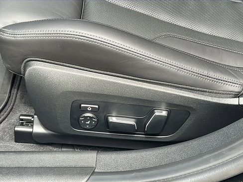 Used 2025 BMW M3 w/ Executive Package RWD image 18