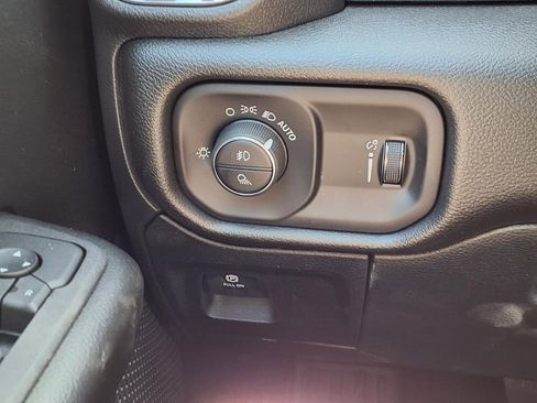 New 2026 RAM 1500 Express AWD/4WD image 16