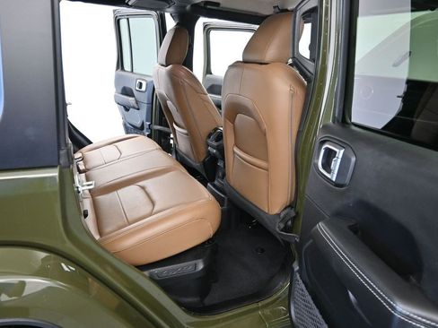 Used 2023 Jeep Wrangler Unlimited Sahara w/ Cold Weather Group AWD/4WD image 16