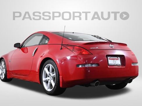 Used 2005 Nissan 350Z Touring w/ (N93) Cargo Convenience Pkg RWD image 5