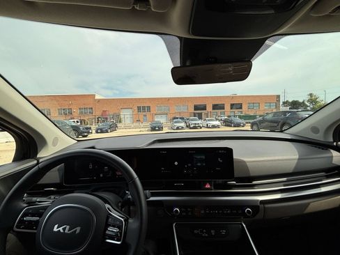 Used 2026 Kia Carnival FWD image 33
