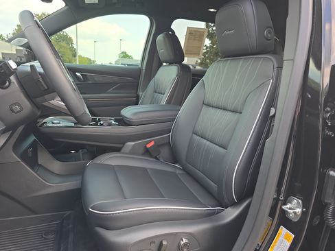 Used 2026 Buick Enclave Avenir w/ Super Cruise Package FWD image 18