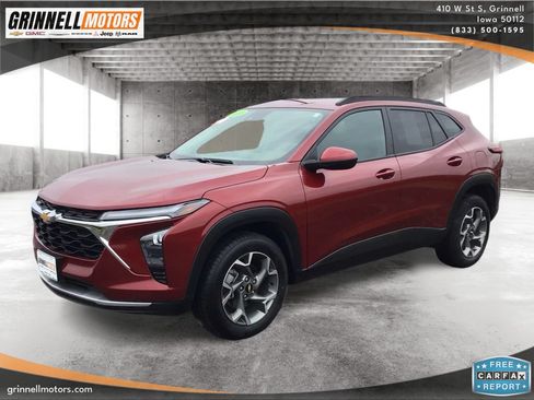 Used 2025 Chevrolet Trax LT FWD image 1