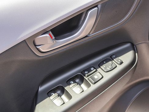 Used 2019 Hyundai Kona Limited FWD image 22