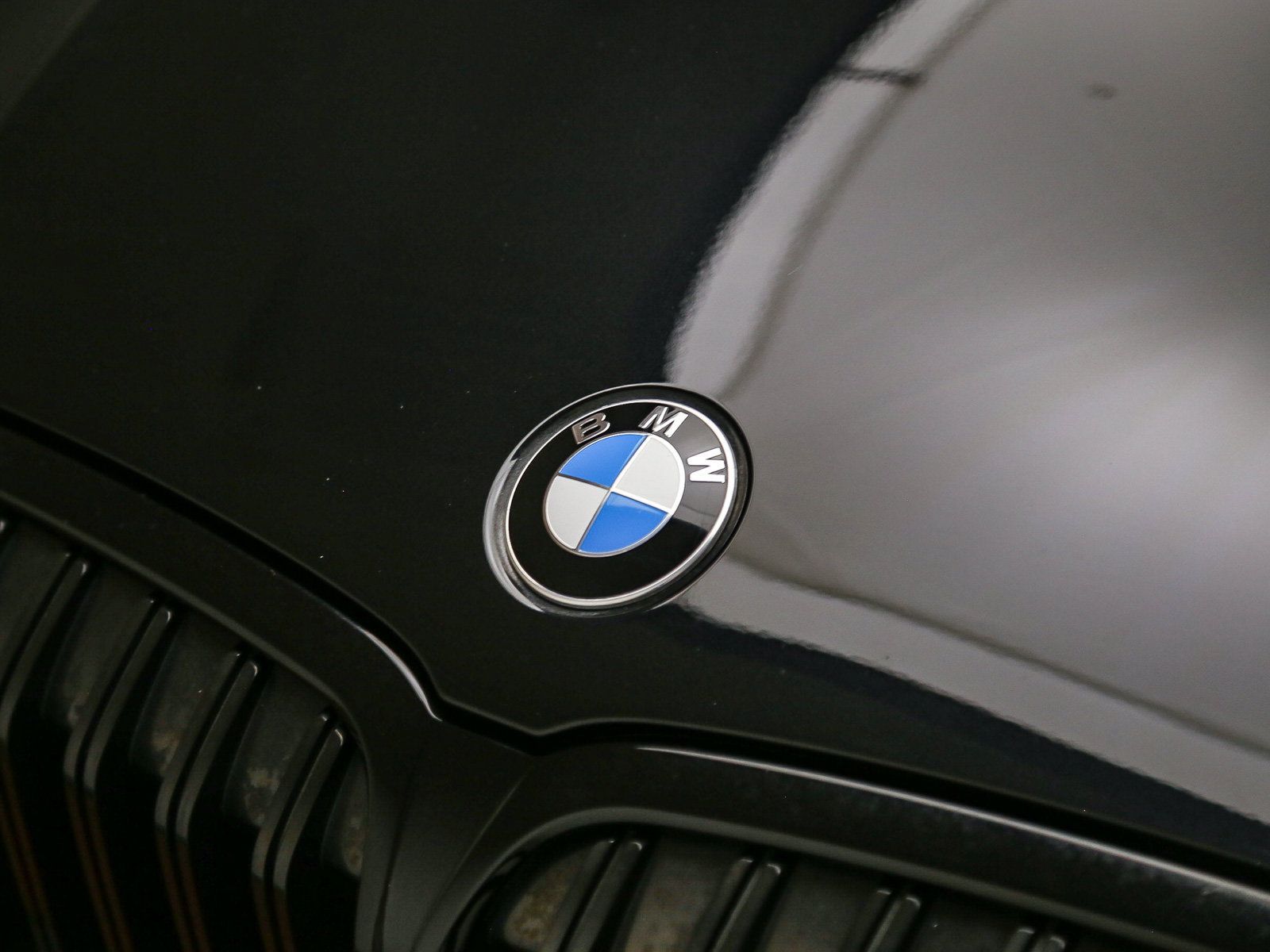 Certified 2023 BMW 330i Sedan w/ M Sport Package RWD image 9