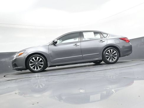 Used 2017 Nissan Altima 2.5 SV w/ Convenience Package FWD image 47