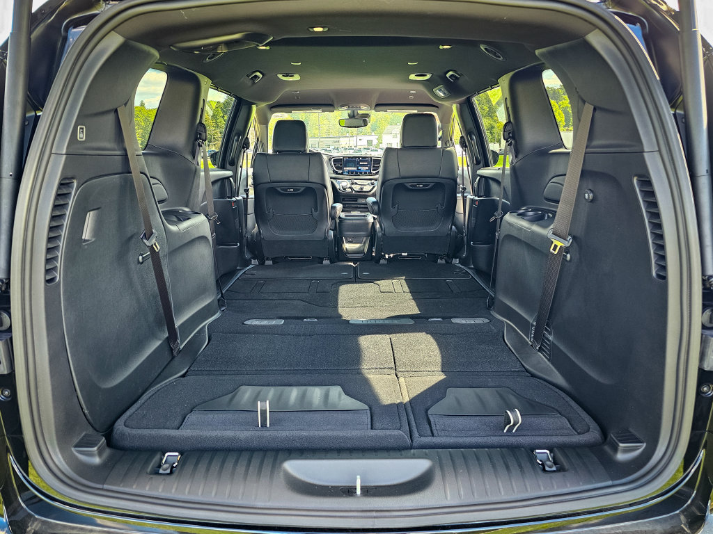 New 2027 Chrysler Pacifica Select FWD image 37