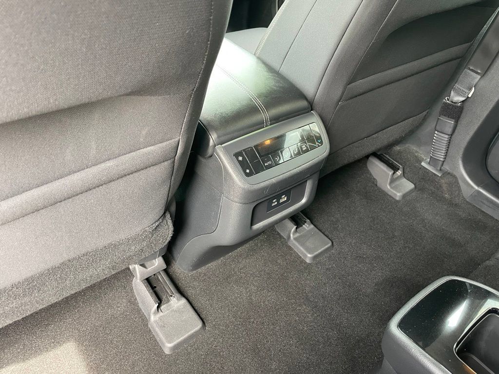 Certified 2022 Nissan Pathfinder SV w/ SV Premium Package AWD/4WD image 9