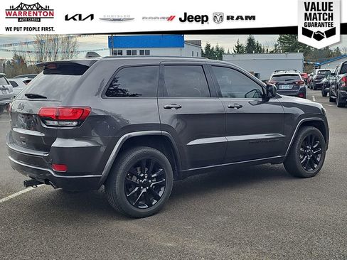 Used 2018 Jeep Grand Cherokee Altitude AWD/4WD image 8