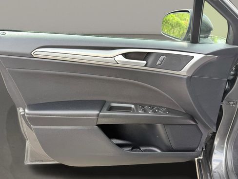 Used 2019 Ford Fusion SE image 15