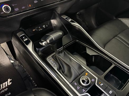 Used 2024 Kia Sorento S w/ Panoramic Sunroof Package image 21