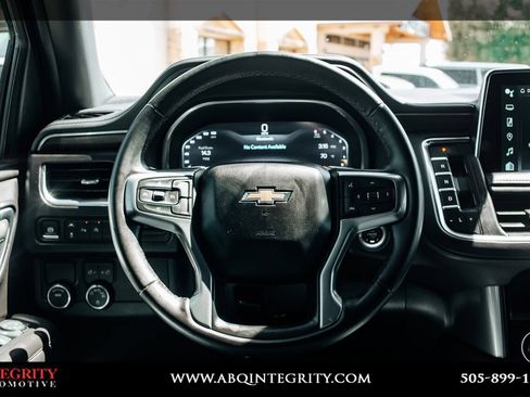 Used 2024 Chevrolet Suburban LT RWD image 25