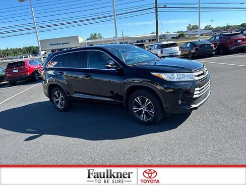 Certified 2018 Toyota Highlander Plus AWD/4WD image 3