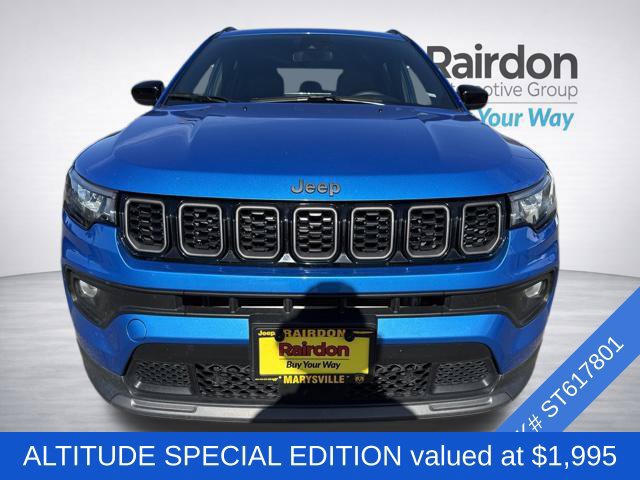 Used 2025 Jeep Compass Latitude w/ Altitude Special Edition AWD/4WD image 2