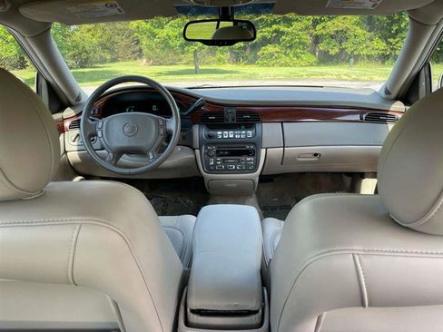 Used 2003 Cadillac De Ville w/ Comfort & Convenience Package FWD image 66