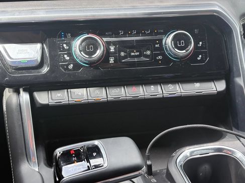 Used 2023 GMC Sierra 1500 Denali Ultimate AWD/4WD image 11