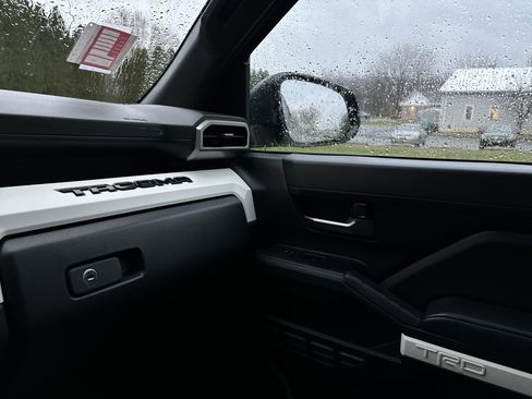 Used 2024 Toyota Tacoma TRD Off-Road image 22