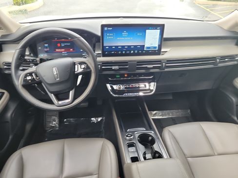 Used 2025 Lincoln Corsair FWD image 15