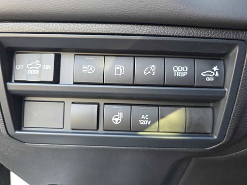 Used 2025 Toyota Tundra Platinum image 31