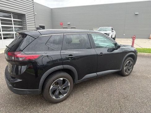 Used 2024 Nissan Rogue SV AWD/4WD image 4