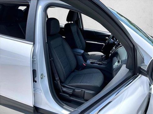 Used 2022 Chevrolet Equinox LT FWD image 9