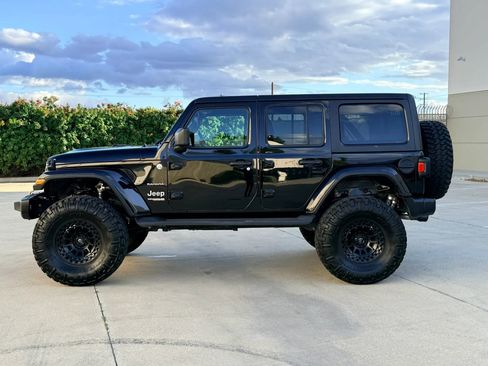 Used 2019 Jeep Wrangler Unlimited Sahara image 8