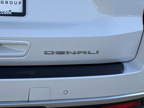 Used 2022 GMC Yukon XL Denali image 11