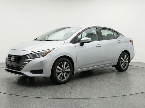 Used 2025 Nissan Versa SV FWD image 3