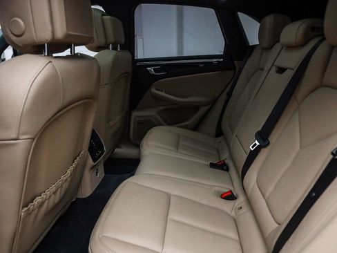 Certified 2025 Porsche Macan image 23