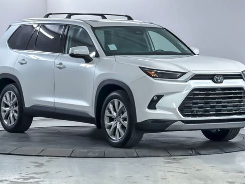 Used 2025 Toyota Grand Highlander AWD image 9