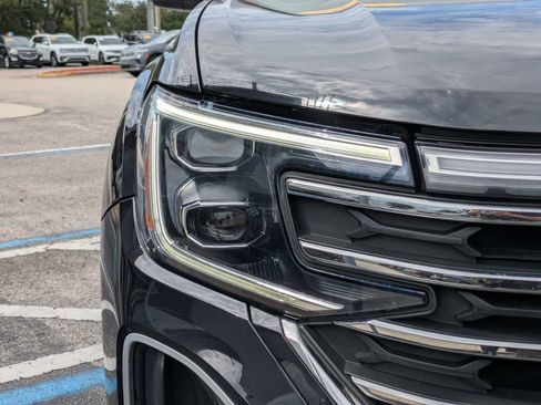 Used 2024 Volkswagen Atlas SE w/ Panoramic Sunroof Package FWD image 10